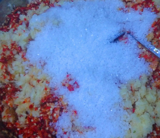 制作剁椒醬時可否用料酒和腌制鹽替代白酒？